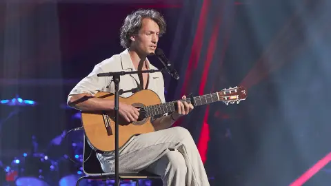 Anton Perard realiza una preciosa versión en francés de ‘Mujer contra mujer’ en ‘La Voz’ Anton Perard realiza una preciosa versión en francés de ‘Mujer contra mujer’ en ‘La Voz’