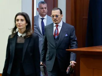 Johnny Depp y Joelle Rich en la corte Johnny Depp y Joelle Rich en la corte