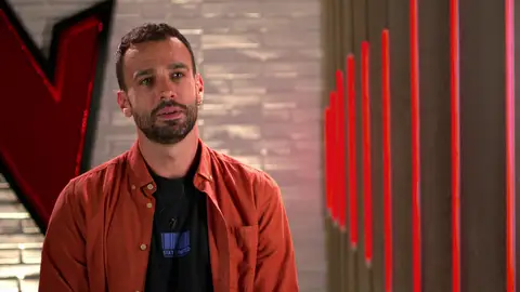 Kike Benito: “He sido enfermero de UCI en varios países” Kike Benito: “He sido enfermero de UCI en varios países”