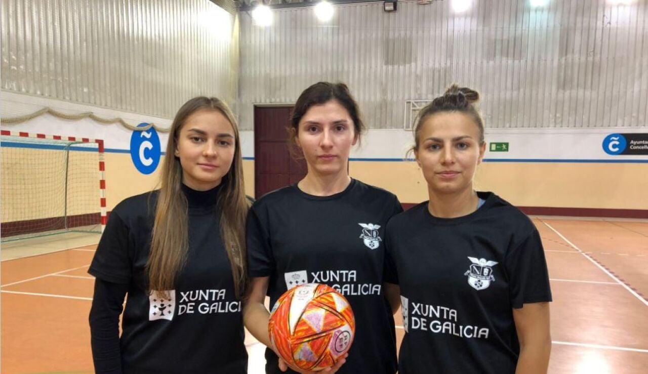 La nueva vida de tres refugiadas ucranianas en el club coruñés Amarelle Fútbol Sala