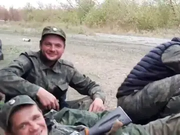 Rusos aspirantes a soldado borrachos se niegan a acatar órdenes en los centros de reclutamiento