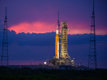 Cohete del Sistema de Lanzamiento Espacial (SLS) con la nave espacial Orion, parte de Artemis I
