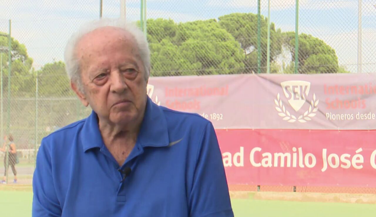 Enrique Ayala, a sus 90 años, acaba de ganar el primer campeonato de España de tenis de su edad