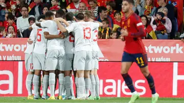 España pierde un año después y se jugará el primer puesto en Portugal