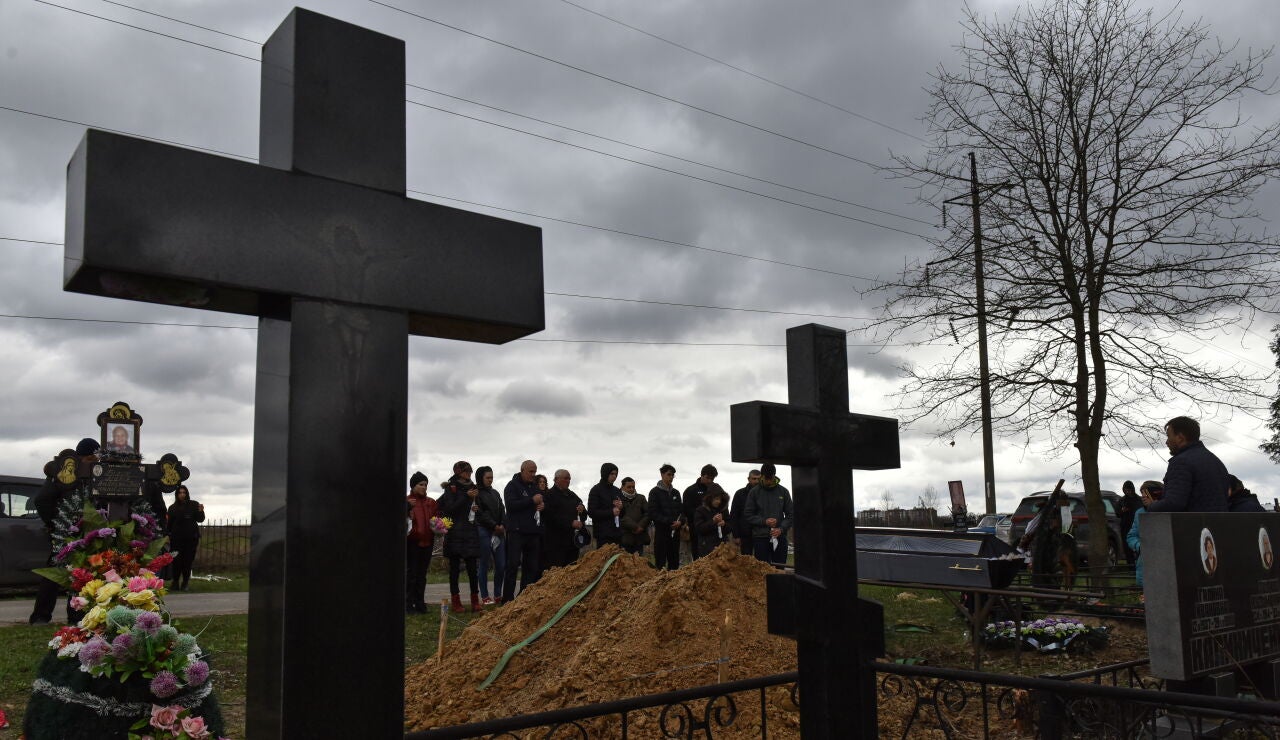 Ceremonia fúnebre de un hombre supuestamente asesinado por soldados rusos en Bucha