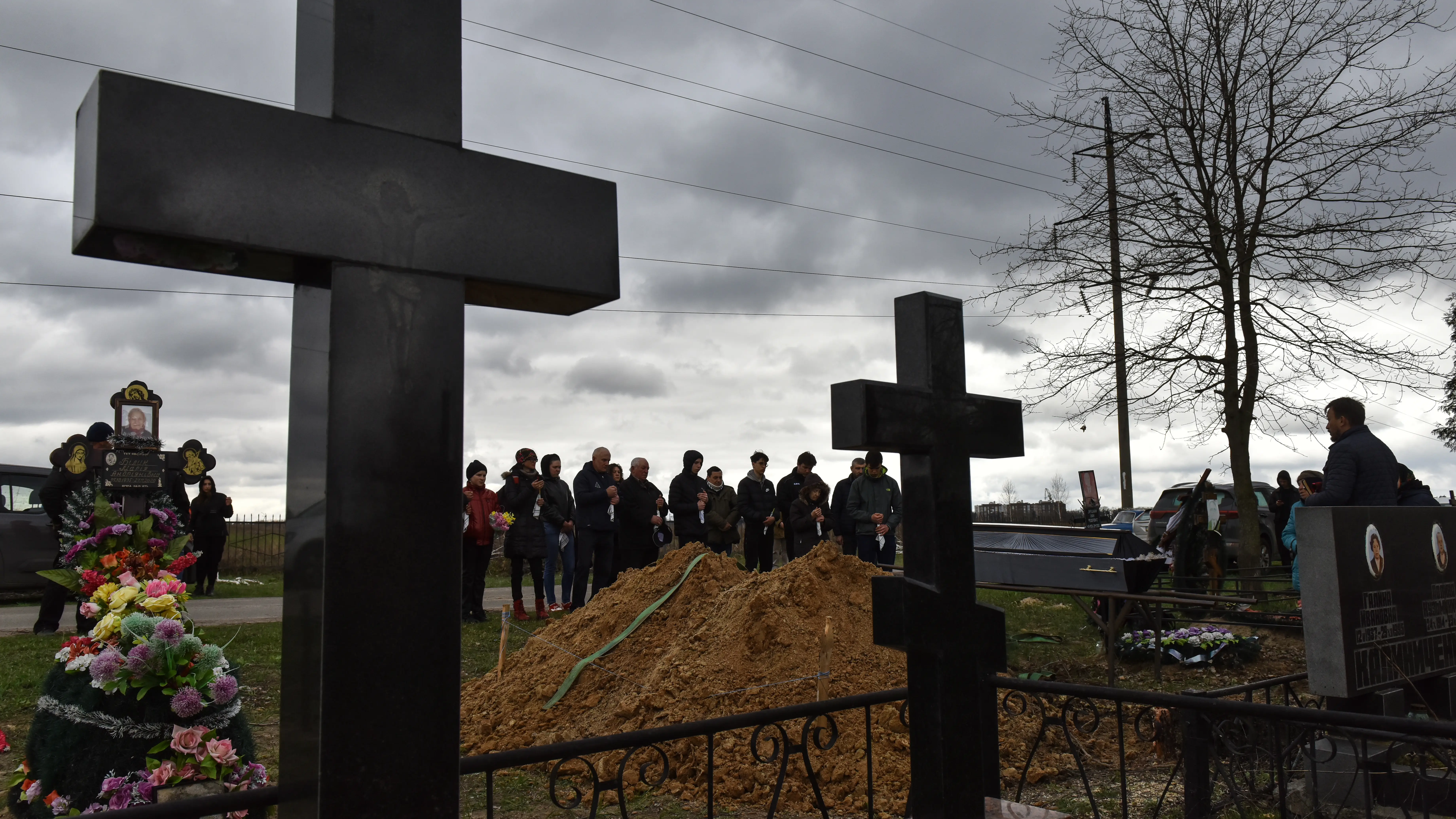 Ceremonia f&uacute;nebre de un hombre supuestamente asesinado por soldados rusos en Bucha