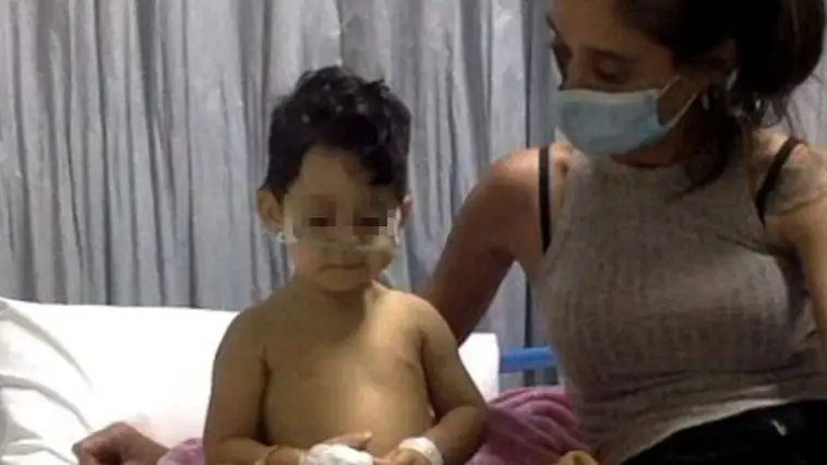 El beb&eacute; Mateo junto a su madre