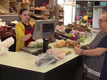 Llega la tarifa plana… ¡en frutas! La iniciativa de una tienda de barrio en Galicia que atrae cada día a más clientes