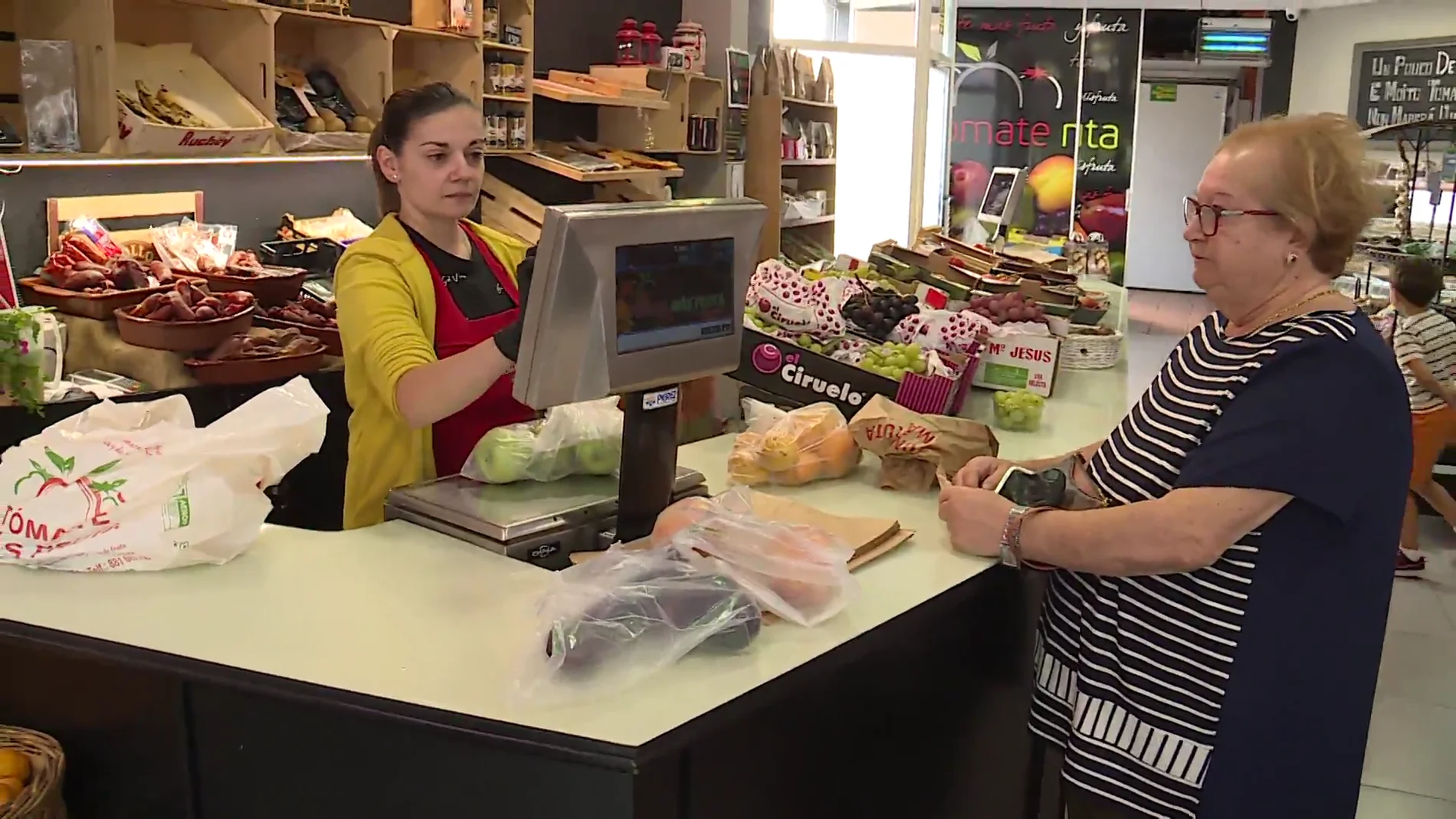 Llega la tarifa plana… ¡en frutas! La iniciativa de una tienda de barrio en Galicia que atrae cada día a más clientes