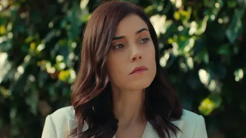 El nuevo plan de Asya para que todos crean que Derin le ha hecho algo malo tanto a ella como a Ali: ¡Su venganza continúa! El nuevo plan de Asya para que todos crean que Derin le ha hecho algo malo tanto a ella como a Ali: ¡Su venganza continúa!
