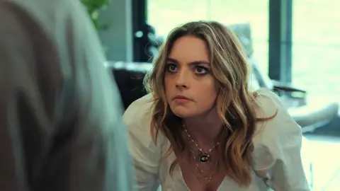 Derin, fuera de sí, ante las palabras de Onur: "Volkan sigue enamorado de Asya" Derin, fuera de sí, ante las palabras de Onur: "Volkan sigue enamorado de Asya"