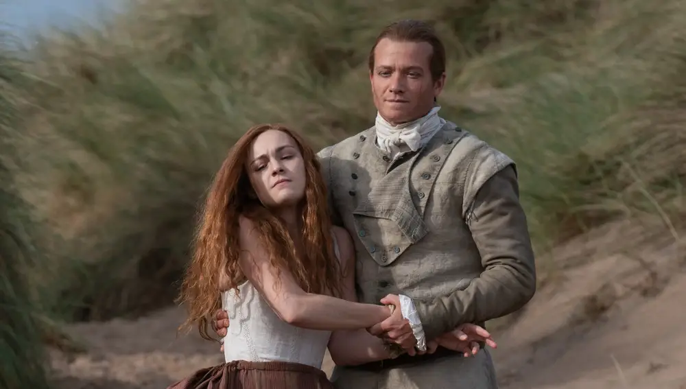 Sophie Skelton y Ed Speleers como Brianna Fraser y Joseph Bonnet en 'Outlander' 