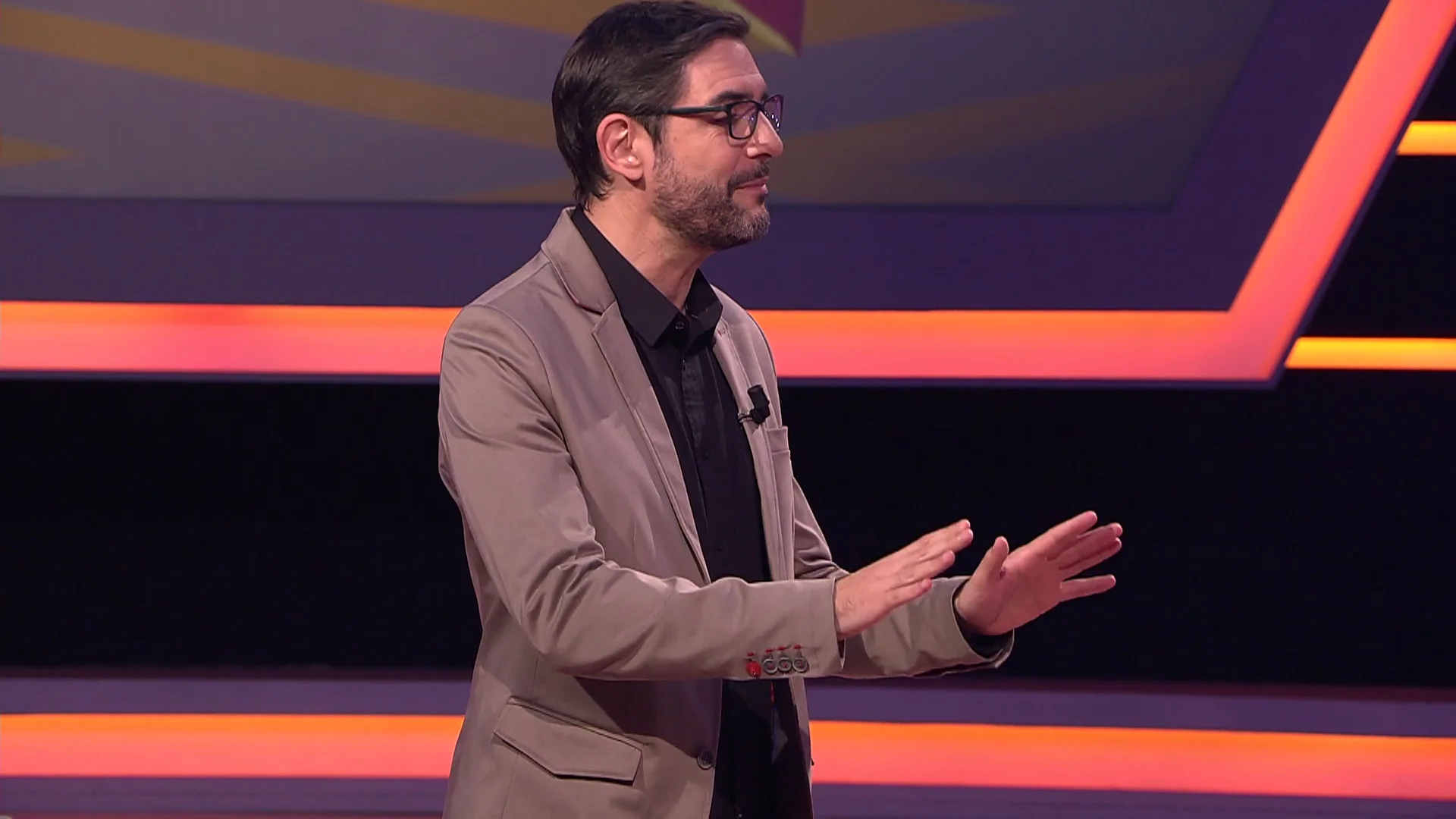 El bucle de Juanra Bonet con el que pretende relajar a ‘Gente con Clase’: “Calma, calma, calma…”