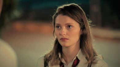 Esta noche en 'Hermanos': Harika llama a Doruk para contarle algo sobre Asiye, ¿le dirá la verdad?