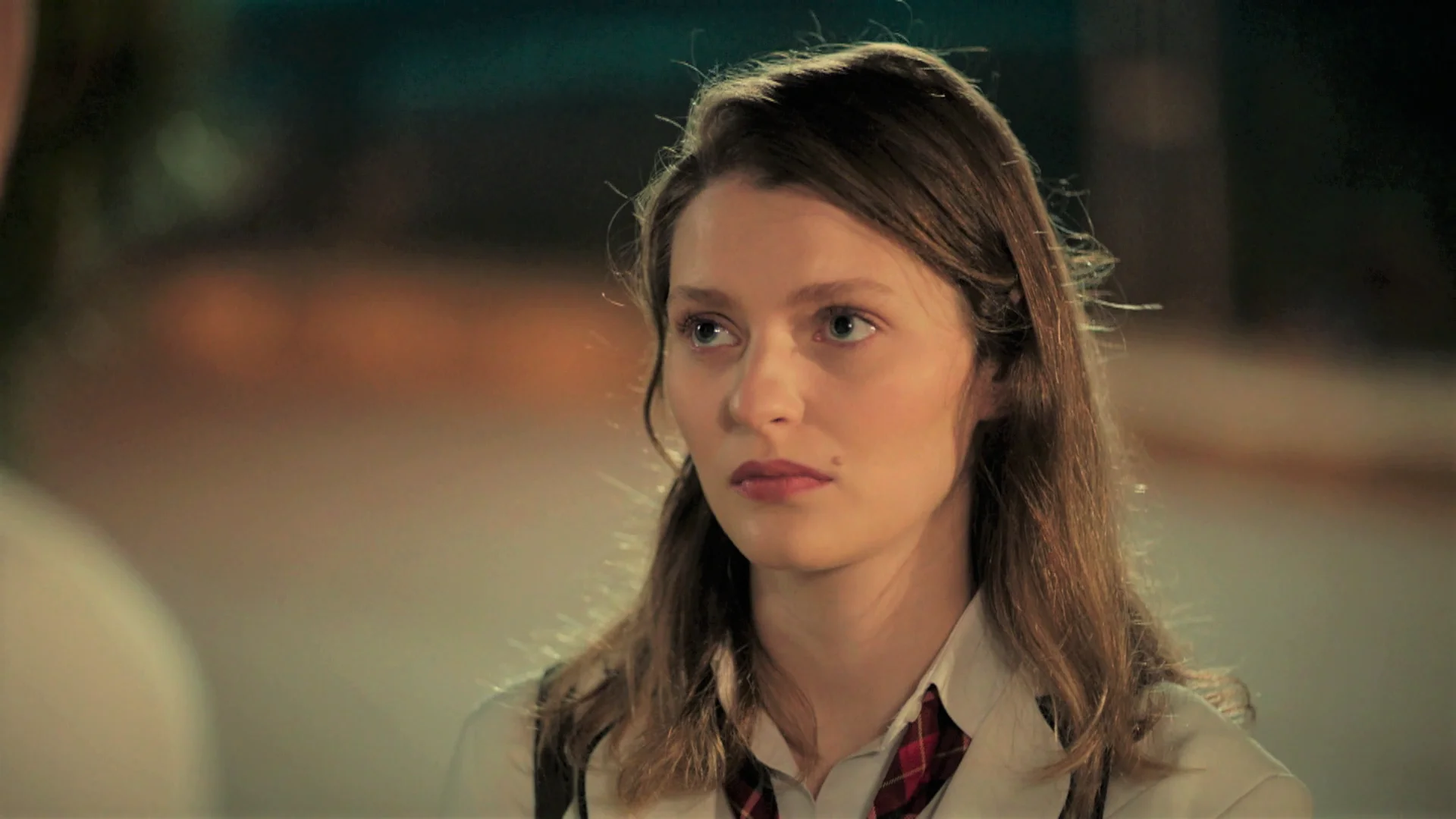 Esta noche en 'Hermanos': Harika llama a Doruk para contarle algo sobre Asiye, &iquest;le dir&aacute; la verdad?