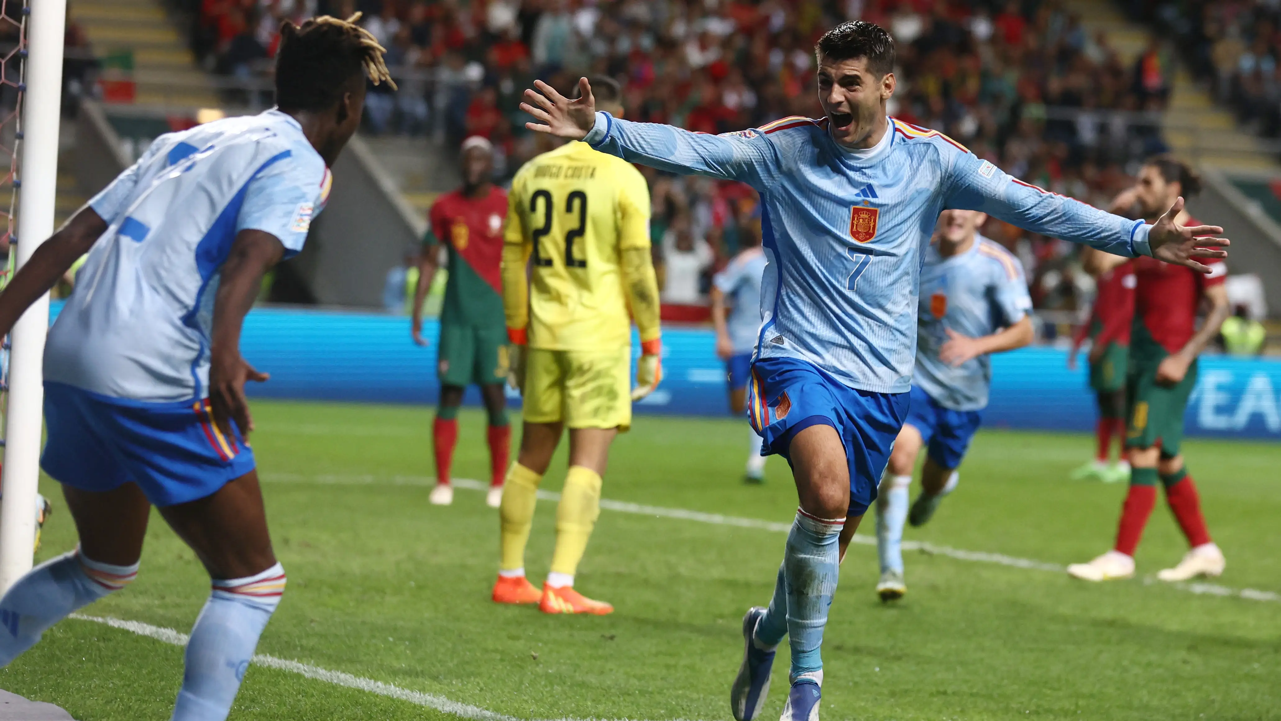 Morata y Nico Williams celebran el gol de Espa&ntilde;a ante Portugal
