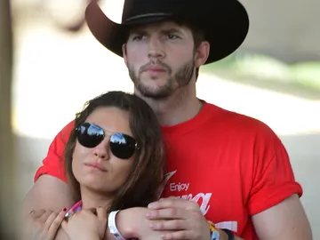 Mila Kunis y Ashton Kutcher Mila Kunis y Ashton Kutcher