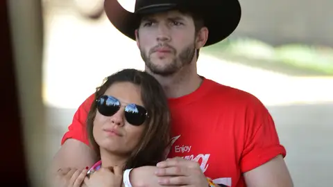 Mila Kunis y Ashton Kutcher Mila Kunis y Ashton Kutcher