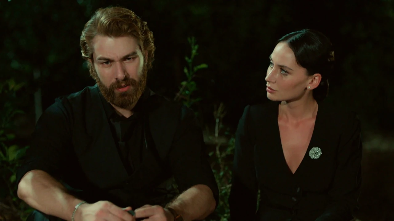 Betül se convierte en un gran apoyo para Fikret: “Lo siento muchísimo” Betül se convierte en un gran apoyo para Fikret: “Lo siento muchísimo”