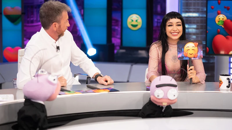 &iquest;Hacerlo en la playa? Mar&iacute;a Becerra se atreve con el juego m&aacute;s comprometido: &ldquo;La arena entre los pliegues&hellip;&rdquo;