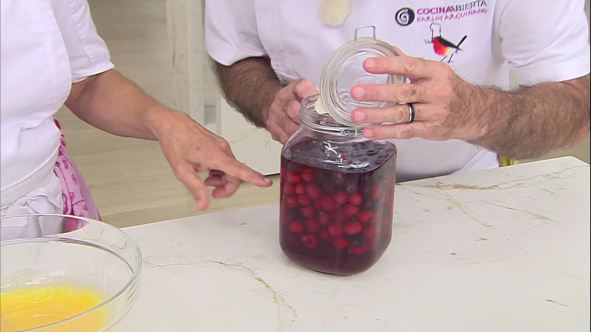 Karlos Arguiñano: cómo elaborar un licor casero Karlos Arguiñano: cómo elaborar un licor casero