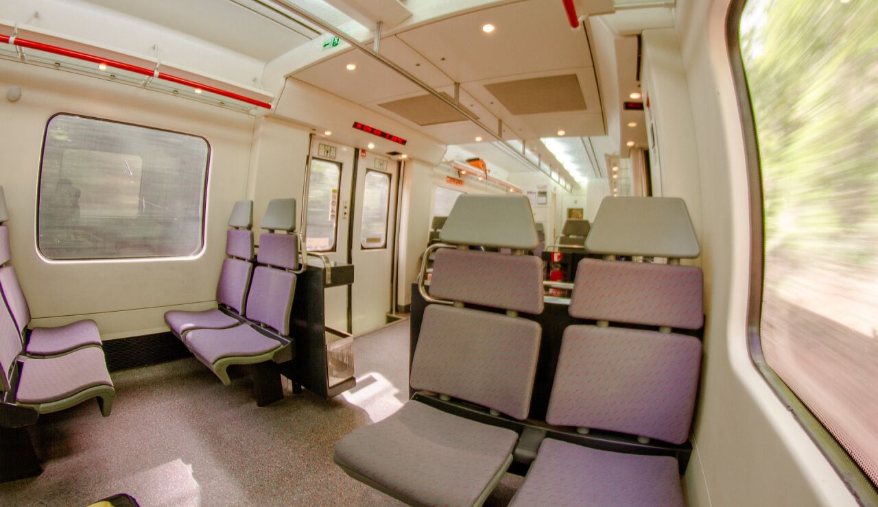 Vag&oacute;n de tren de Renfe