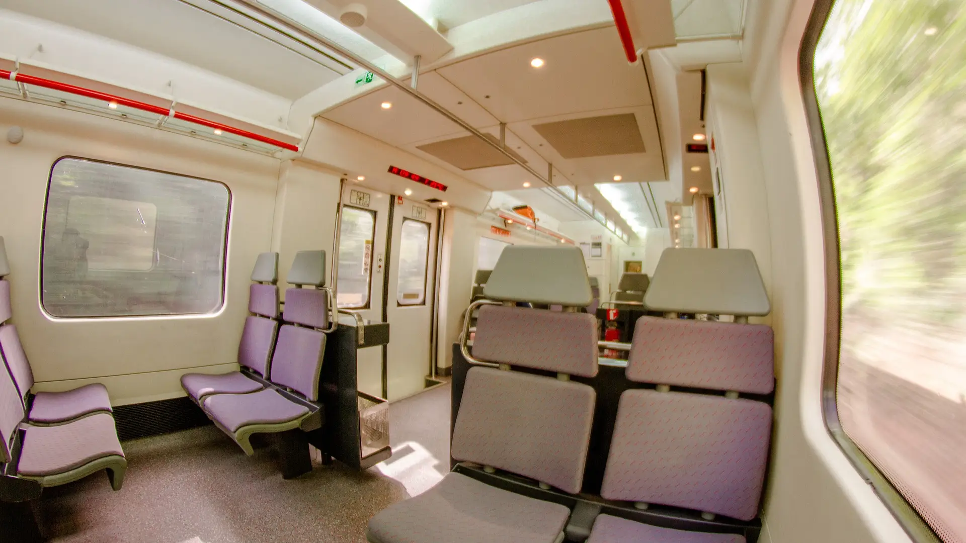 Vag&oacute;n de Renfe vac&iacute;o