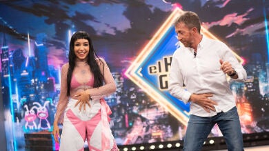 ¡Hasta abajo! El perreo de María Becerra y Pablo Motos con el ‘challenge’ de ‘Automático’: “Suena metálico”