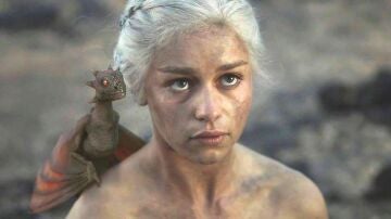 Emilia Clarke como Daenerys Targaryen en 'Juego de Tronos' 