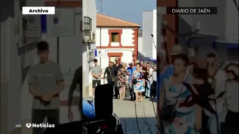 Una charanga a ritmo de 'Paquito el Chocolatero': el curioso entierro de un hombre en Jaén Una charanga a ritmo de 'Paquito el Chocolatero': el curioso entierro de un hombre en Jaén