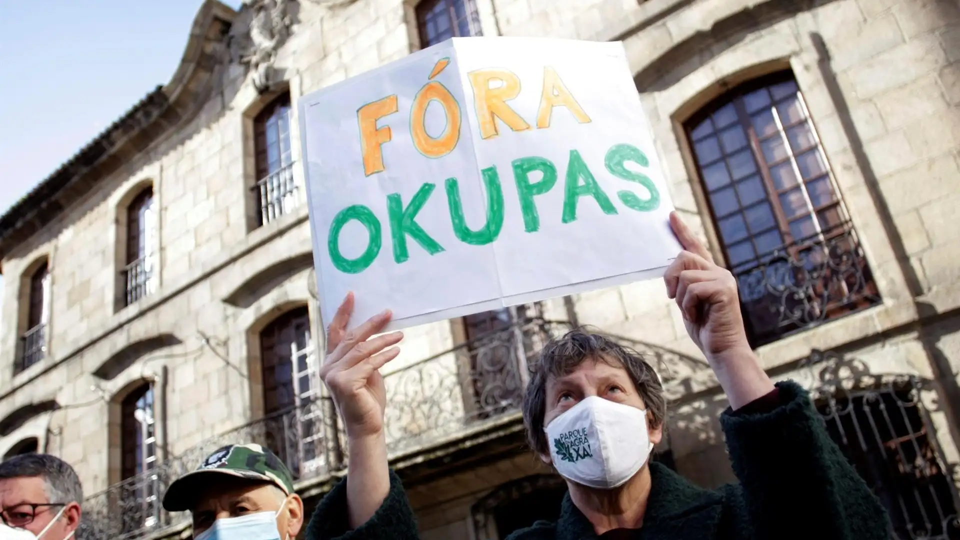 Manifestantes contra okupas