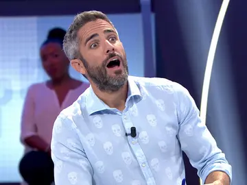 El extraño regalo de Dani Mateo para Roberto Leal: “No se suele estirar” El extraño regalo de Dani Mateo para Roberto Leal: “No se suele estirar”