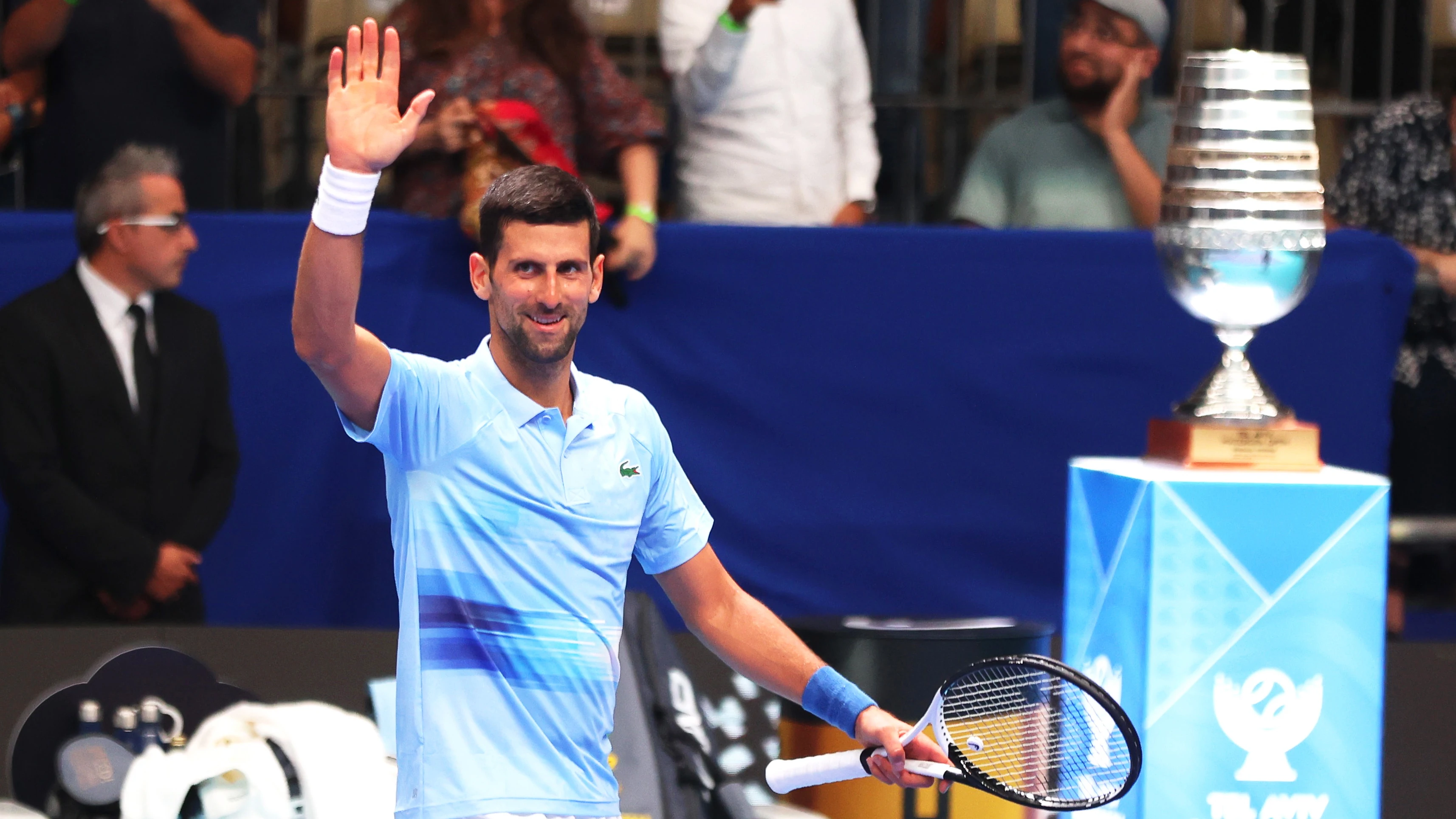 Djokovic celebra su victoria ante And&uacute;jar en Tel Aviv