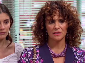 Nieves evita la confesión de Andrea parando el interrogatorio de Carballo: “Ya ha terminado” Nieves evita la confesión de Andrea parando el interrogatorio de Carballo: “Ya ha terminado”