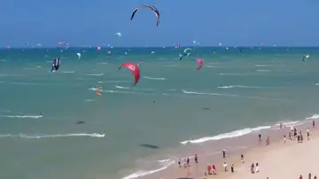 Nuevo Récord Guinness de kitesurf en la playa de Cumbuco Nuevo Récord Guinness de kitesurf en la playa de Cumbuco