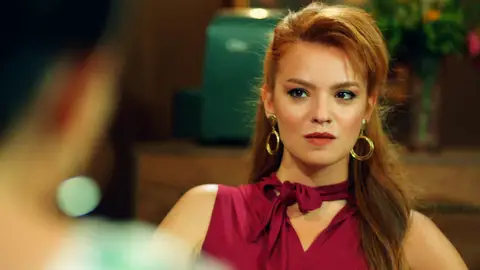 Dos mujeres del pasado de Demir aparecen para chantajear a Züleyha Dos mujeres del pasado de Demir aparecen para chantajear a Züleyha