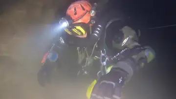 Un espeleobuceador en una cueva subacuática de León Un espeleobuceador en una cueva subacuática de León