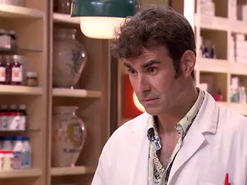 Rocío toma las riendas y compromete a Hugo para ‘salvar’ la farmacia Rocío toma las riendas y compromete a Hugo para ‘salvar’ la farmacia
