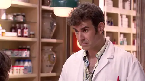 Rocío toma las riendas y compromete a Hugo para ‘salvar’ la farmacia Rocío toma las riendas y compromete a Hugo para ‘salvar’ la farmacia