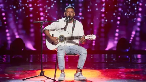 Jonatan Santiago enamora versionando el ‘Hymne à l’amour’ de Édith Piaf en ‘La Voz’ Jonatan Santiago enamora versionando el ‘Hymne à l’amour’ de Édith Piaf en ‘La Voz’