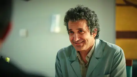 ¡Buenas noticias para Orhan! Akif le ofrece el puesto de jefe de administración del colegio Ataman ¡Buenas noticias para Orhan! Akif le ofrece el puesto de jefe de administración del colegio Ataman