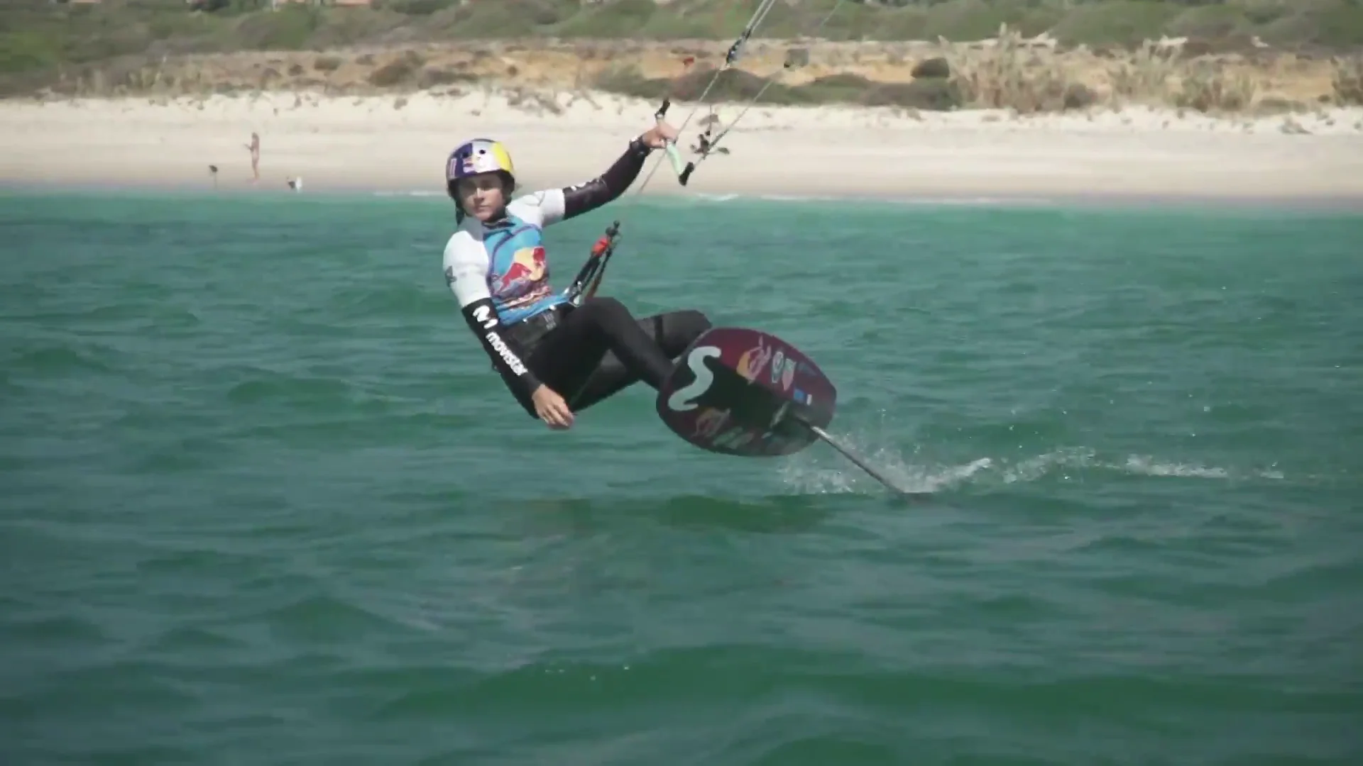 Gisela Pulido navega con su Formula Kite