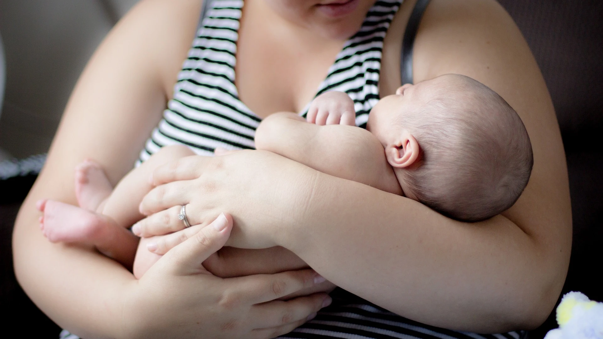 Una madre con su bebé Una madre con su bebé