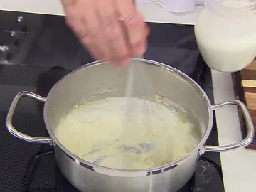 La clave para hacer la bechamel al punto de Karlos Arguiñano La clave para hacer la bechamel al punto de Karlos Arguiñano