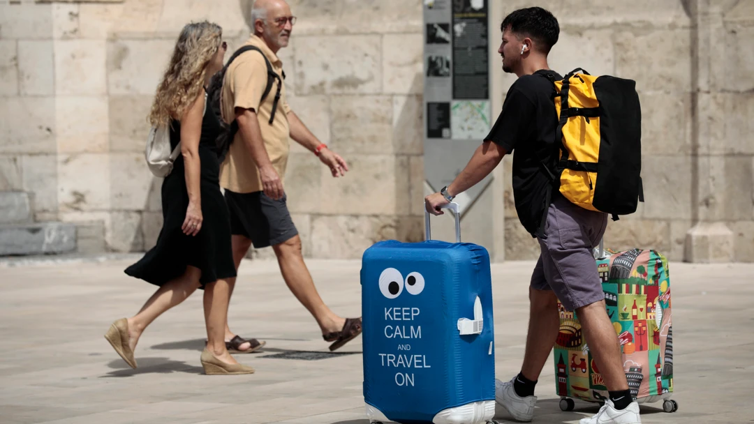 8,8 millones de turistas visitaron Espa&ntilde;a en agosto, acumulando 15 meses de subidas