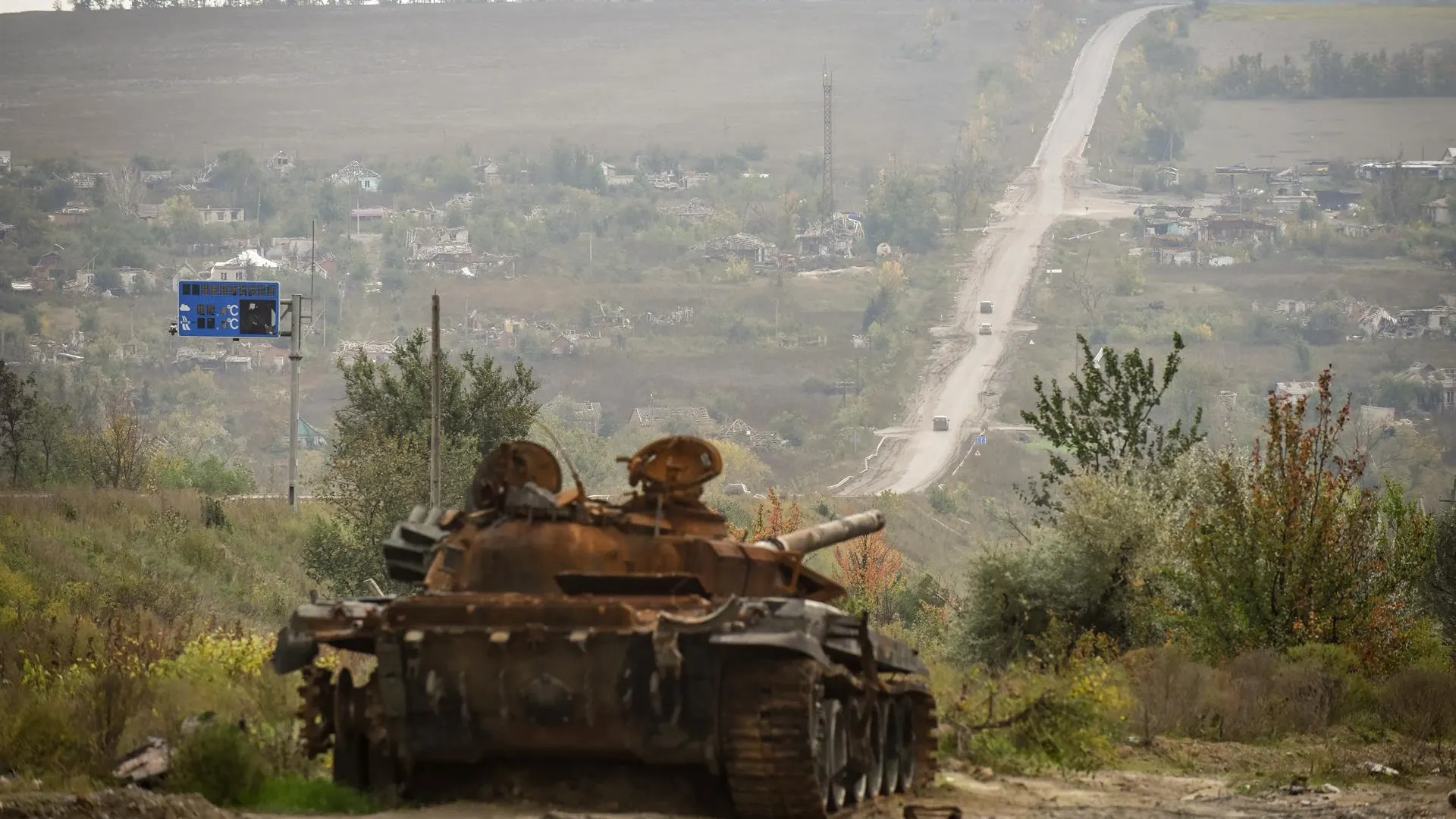 Tanque ruso incendiado en la regi&oacute;n de J&aacute;rkov