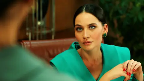 Betül empieza a sospechar sobre las verdaderas intenciones de Mehmet Betül empieza a sospechar sobre las verdaderas intenciones de Mehmet