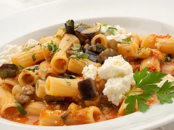 Macarrones a la norma, "una receta italiana perfecta" de Karlos Arguiñano Macarrones a la norma, "una receta italiana perfecta" de Karlos Arguiñano