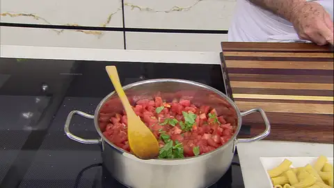 Karlos Arguiñano: La clave para hacer "una extraordinaria salsa de tomate", natural y casera Karlos Arguiñano: La clave para hacer "una extraordinaria salsa de tomate", natural y casera