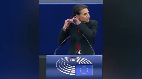 La eurodiputada Abir Al-Sahlani se corta el pelo La eurodiputada Abir Al-Sahlani se corta el pelo